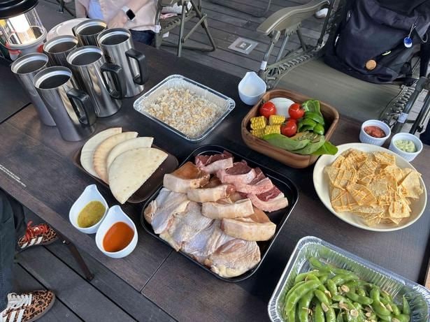 バリエーション豊かな食材がそろっていて、手軽にBBQを楽しめる