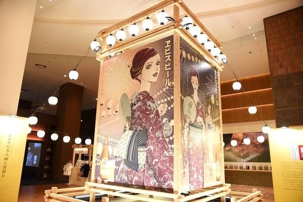 矢沢あいさん描き下ろしの美人画を、やぐらの形で立体展示した「巨大美人画やぐら」