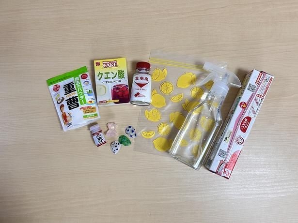 レジンで作った貝殻のおもちゃを埋め込む