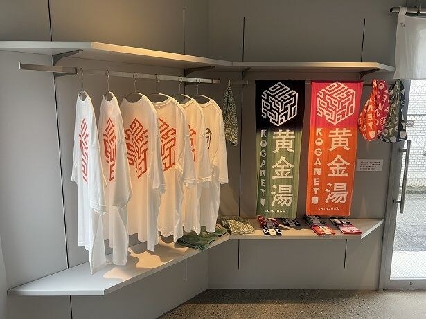 Tシャツやてぬぐいなどのオリジナルグッズを販売