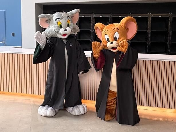 ミート&グリートにホグワーツのローブを着たトムジェリが登場!これはアガる!
