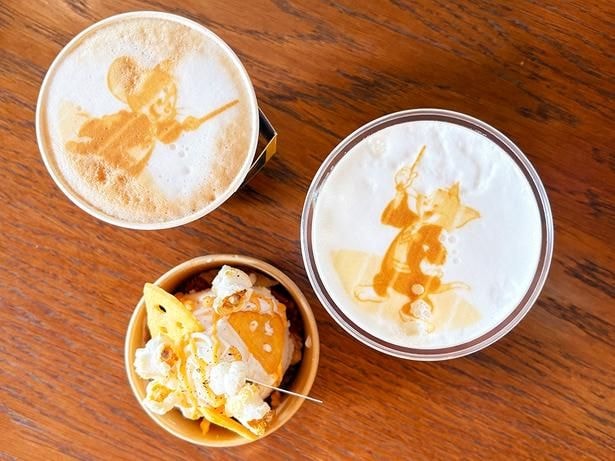 ラテアートがかわいすぎて飲めない!(写真左から)「カフェラテ」(780円)、「ミニチーズアイス」(700円)、「アイスカフェラテ(780円)」