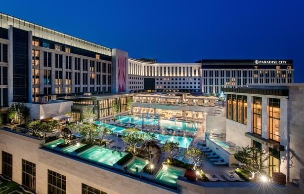 2026年夏の韓国旅行は「パラダイスシティ」へ!夜のプールパーティーやパリ気分を味わえるキャンペーンが開催中