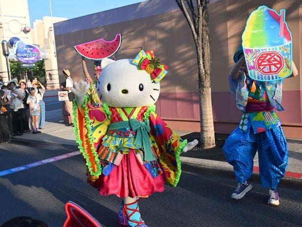 ハローキティは夏限定のかわいい浴衣姿で登場する