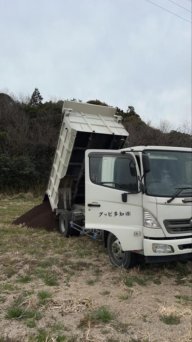 自社で作った堆肥を農家へ運搬