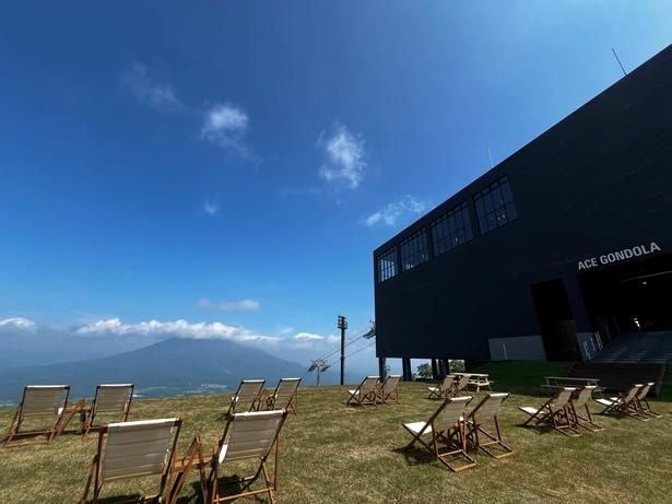 山頂駅のすぐそばに広がる「YOTEI SKY FIELD」