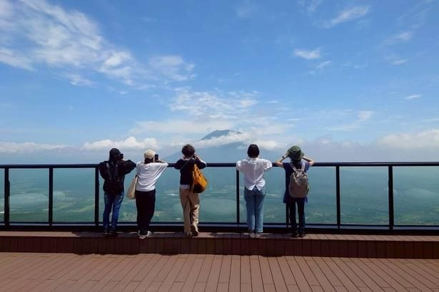 絶景を前に思わず言葉を失い、しばらく見入る人も続出。家族や仲間との記念撮影にもぴったり