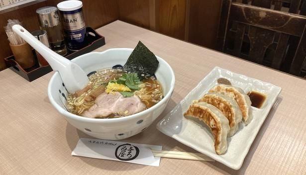「らーめん」とともに、名物の「和風ぎょうざ」もぜひ
