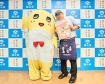蛇口から白桃ジュース!?東京・新橋でふなっしーとコラボした「おかやま白桃フェア」が開催中