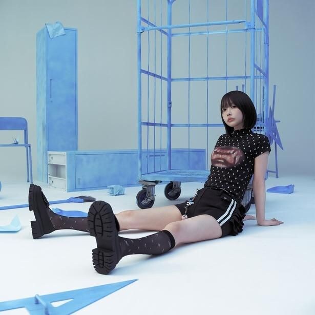 「ミニTシャツ(TENKO'S TEETH)」(7800円)、「フリルショートパンツ(BLACK)」(9800円)