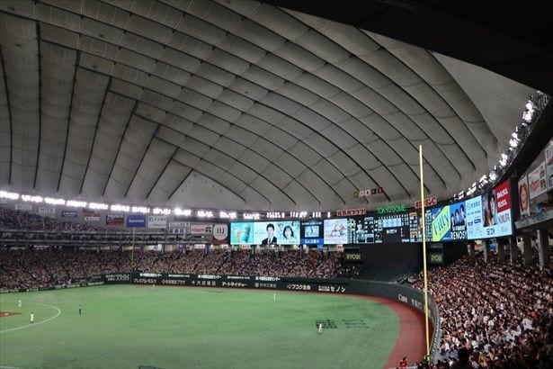 【写真】屋内球場なので暑い夏でも快適に観戦できる