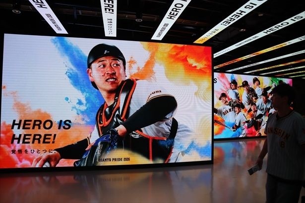 22ゲートの先にある3面LEDディスプレイ