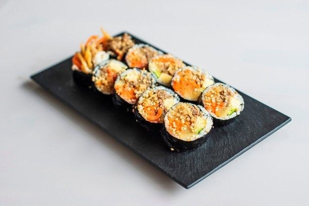 素材にこだわった専門店の「和牛プルコギキンパ」(1本1188円)