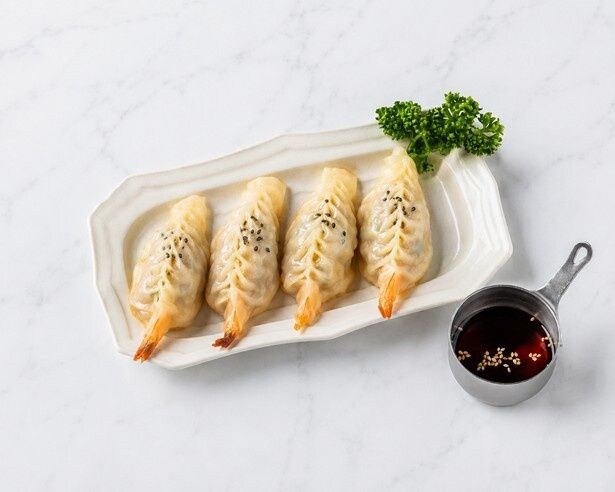 プリプリの海老を包んだ高島屋限定の「手作りエビマンドゥ」(4個入968円)
