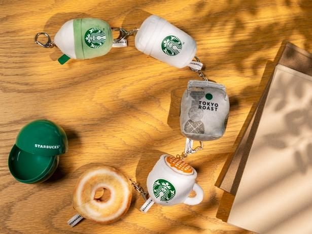 チャーム同士をつなげた時のイメージ。デザインにより異なるが、商品のサイズ感は約50～80ミリ前後だ