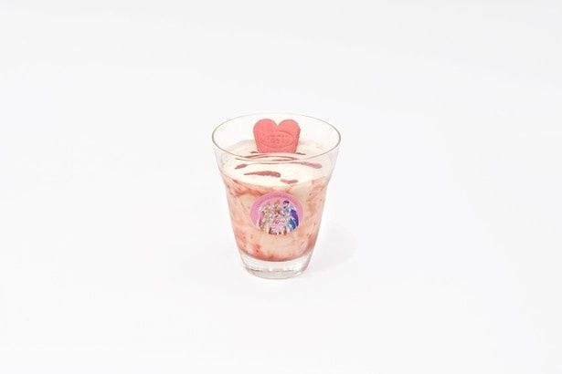 ぷっくりハートと10周年ステッカーがかわいい、渋谷ヒカリエ限定のいちごスイーツ