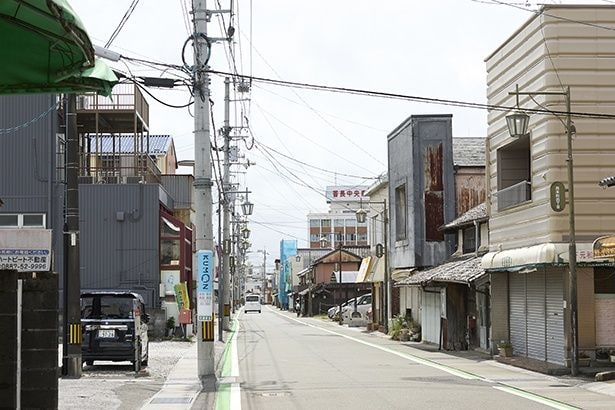 土佐山田町の目抜き通り・ゑびす商店街。レトロな雰囲気に惹かれて、新しいショップの出店が相次いでいる