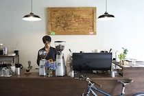 コーヒーで旅する日本／四国編｜大切なのは、日々変わらず店があり続けること。「Royal Niboshi coffee stand」が醸し出す“大らかな引力”が変えたもの