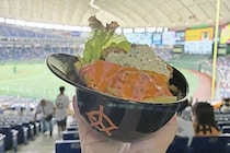 東京ドームはさながら食のテーマパーク！はじめての観戦でも迷わないおすすめ球場メシを大特集