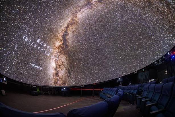 4D2Uドームシアターでは月3回の一般向けの定例公開を行っている(要申込)