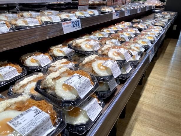 「ココトク!モリモリ弁当」はソース、タルタルソース、デミグラスソース、オニオンマヨネーズソース、明太子など複数種類の展開(各種1個320円)