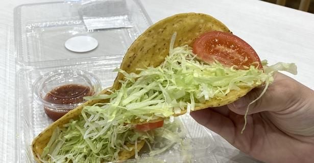 「タコス」(2P400円)。1P(200円)から購入できる