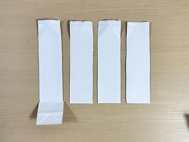 底も切りはなす。一番左のパーツは不要なので捨ててOK