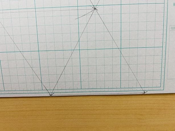 一番下もはみ出る