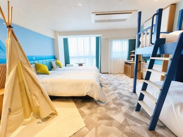 家族旅行にぴったりの「キッズルーム ククナ」。優しい色合いの室内は、親子でゆったりくつろげる心地よい空間