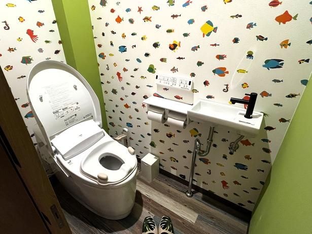 小さな子どもへの配慮が行き届いたトイレ設備。家族みんなが快適に過ごせる心づかいが随所に感じられる