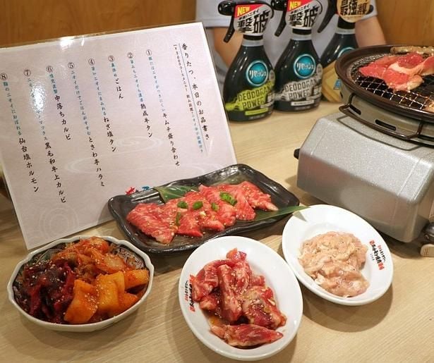 「嗅覚直撃中落ちカルビ」など、ネーミングもユニークな「焼肉リセッシュ亭」のメニュー