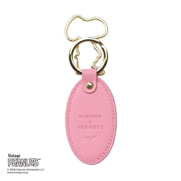 「PEANUTS キーホルダー」(7260円)。裏面には「MIZUNO×PEANUTS・BASEBALL」の文字を刻印