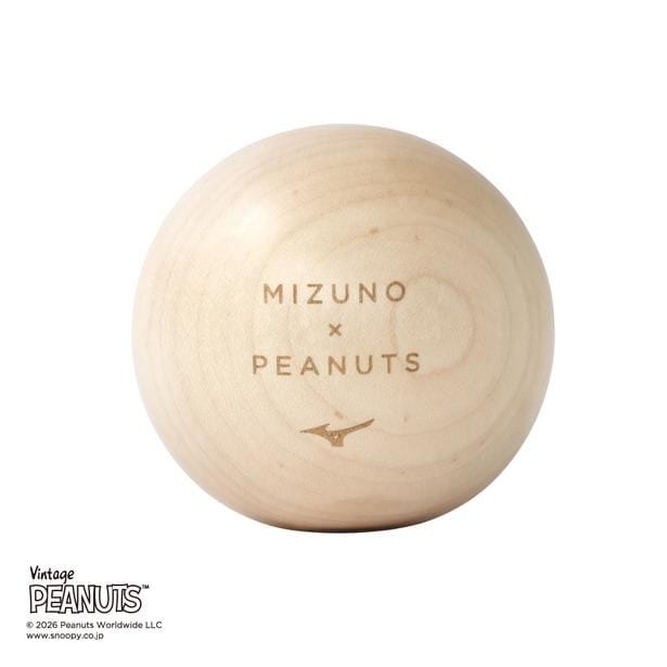 裏面に「 MIZUNO × PEANUTS」のロゴを刻印した「PEANUTS 木のボール」(3080円)