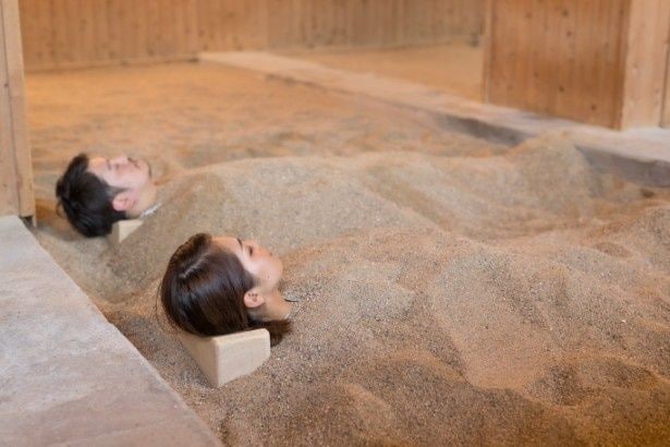 ひょうたん温泉内には、温泉の地熱を利用した砂湯もあり、入浴料+840円(浴衣代)で体験可能