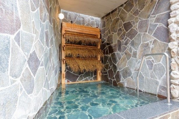 女湯に備えられた冷却温泉風呂「湯雨竹」