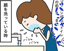 【モヤっと漫画】なぜ今なの!?話しかけるタイミングが悪すぎる!!席を立つ瞬間、洗顔中…“母あるある”に共感【作者に聞く】