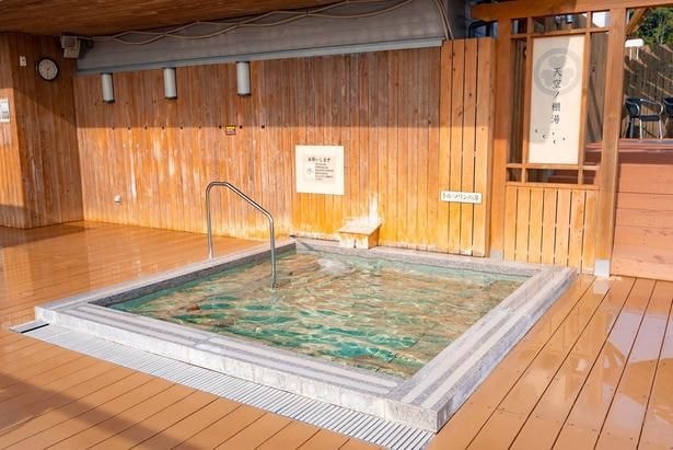 心地よい風を感じながら温まる癒やしの湯