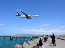 沖縄・宮古「みやこ下地島空港」はまるで南国リゾート！一般利用できるカフェや限定土産も 【日本全国「空港」ガイド Vol.2】