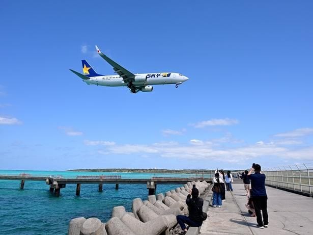 沖縄・宮古「みやこ下地島空港」はまるで南国リゾート!一般利用できるカフェや限定土産も 【日本全国「空港」ガイド Vol.2】
