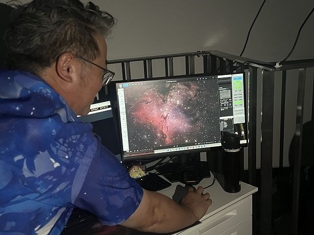 天文台ドームで実際の星空を映し出す