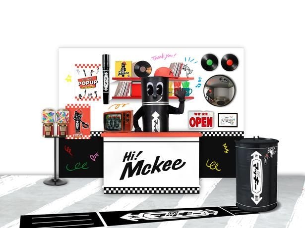 DJブースで「Hi! Mckee」と一緒に写真が撮れる