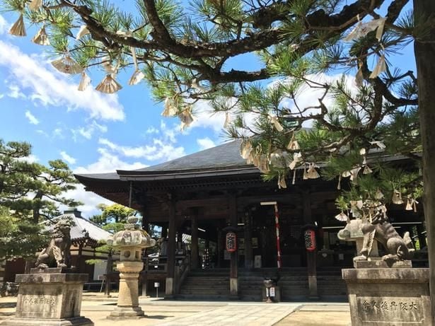 年に4度の御開帳時には多くの参拝者が訪れる