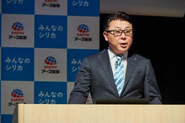 アース製薬株式会社 専務執行役員・越智俊享さんの発表