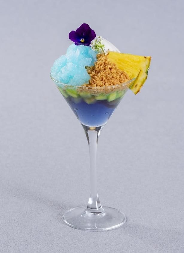 青いピニャコラーダパフェ(2000円)
