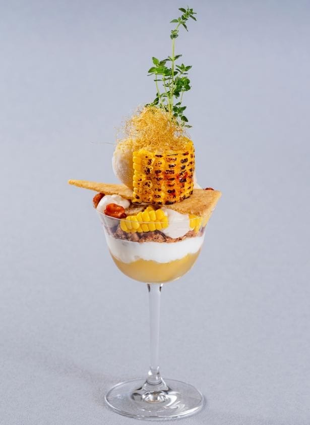 とうもろこしとココナッツのパフェ(2300円)