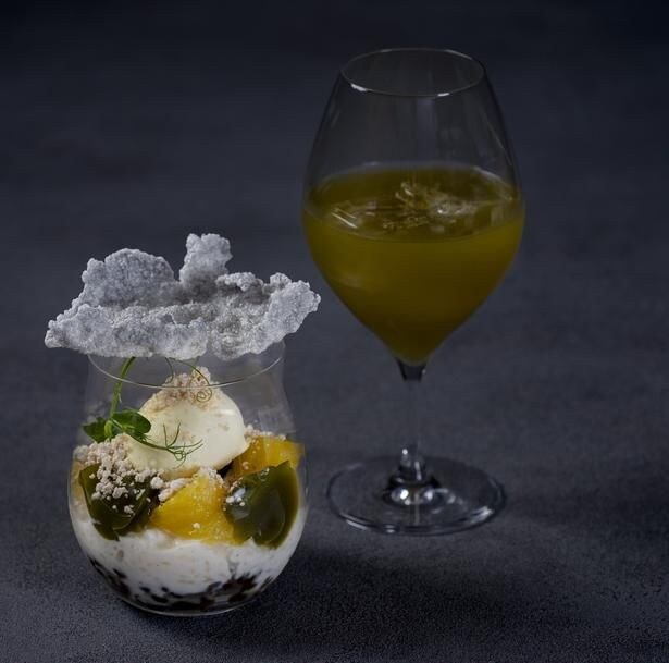 パイナップルとレンズ豆 酒粕とリオレのパフェ(2000円)×わびさび抹茶(1500円)