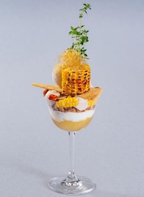 麻布台ヒルズで「Hills Parfait Collection 2026」が開催中！東京タワーを見ながらアートパフェとペアリングカクテルが楽しめる