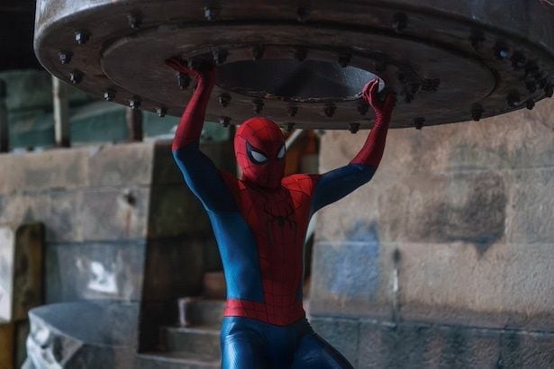 【写真】犯罪者たちを日々追い詰めながら孤独に暮らすピーター・パーカー=スパイダーマン(トム・ホランド)