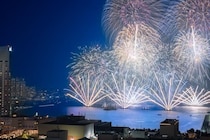 【2026最新】みなとみらいフェスティバル花火大会はどこから見るのが正解？無料でも見られる？混雑回避ルートや屋台情報を徹底解説