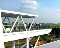 リゾート地・沖縄の“別の顔”を望む！基地を一望する全国でも唯一無二の展望スポットは大迫力だった!!【無料展望室シリーズvol.18】
